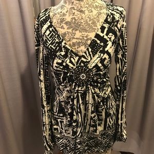 ECI V-neck long sleeve shirt size M